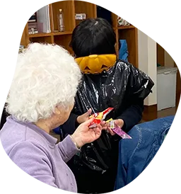 高齢者と子どものふれあい